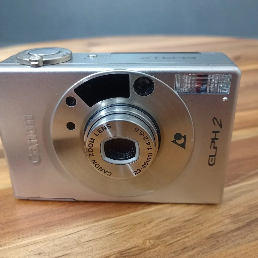 Canon Elph 2 Digital Camera Point‎ and Shoot Silver Japan 23-46mm Zoom Tested